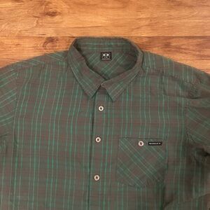 Oakley Green & Charcoal Plaid Short Sleeve Button-Up Shirt
